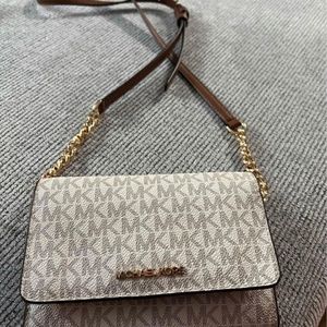 Beautiful small but Mighty MK purse